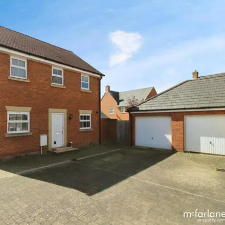 Rent this 3 bed house on Horsley Close in Swindon, SN25 2NZ