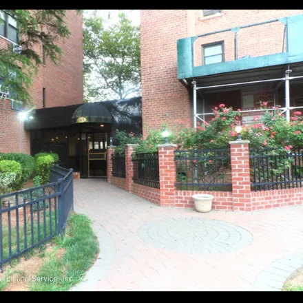 Rent this 3 bed apartment on 145 Lincoln avenue