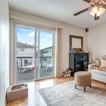 Image 6 - 161-19 84th Street, New York, NY 11414, USA - House for sale
