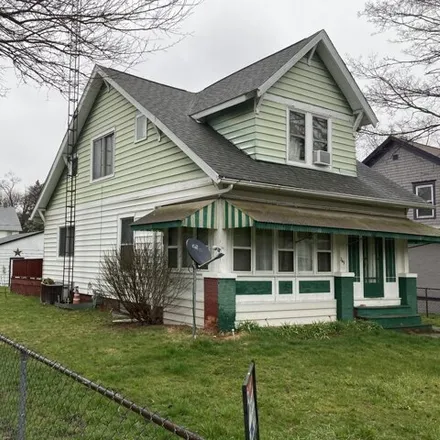 Buy this 3 bed house on 127 Academy Street in Battle Creek, MI 49014