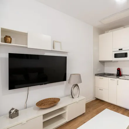 Image 6 - Carrer de Joan Gamper, 22, 08014 Barcelona, Spain - Apartment for rent