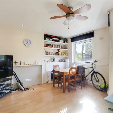 Image 7 - Deptford Market, Elgar Close, London, SE8 4AR, United Kingdom - Apartment for rent