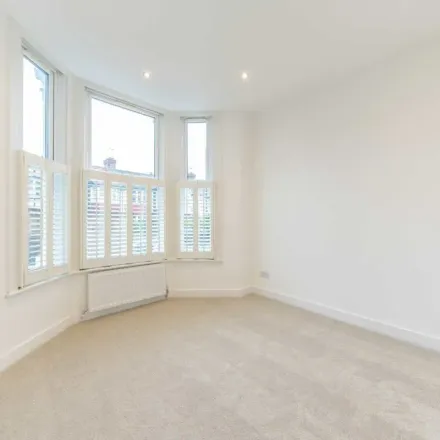 Image 2 - St Margarets Road, London, TW1 2DN, United Kingdom - Apartment for rent