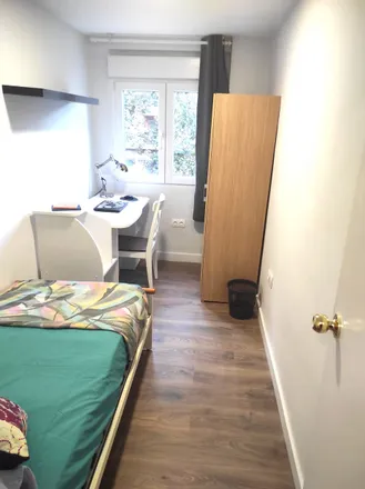 Rent this 1 bed room on Carrer del Ministre Lluís Mayans in 48, 46009 Valencia