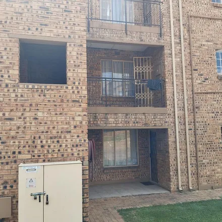 Rent this 2 bed apartment on Rustig Avenue West in Terenure, Gauteng