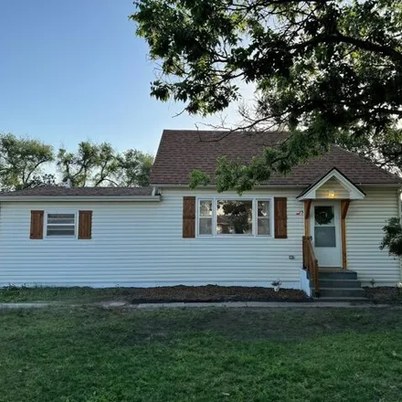Buy this 2 bed house on 25 North Grandview Street in Hutchinson, KS 67501