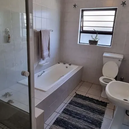 Image 5 - Rhodes Avenue, Rosebank, Cape Town, 7700, South Africa - Duplex for rent