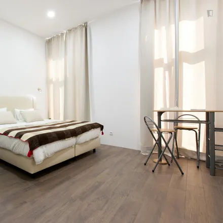 Rent this studio apartment on Moreira in Rua de Dom João IV, 4000-300 Porto