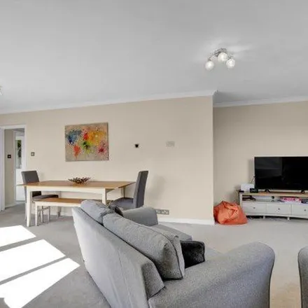 Image 4 - 25-36 Heathside, Weybridge, KT13 9YH, United Kingdom - Apartment for rent