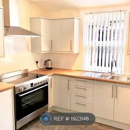 Rent this 6 bed townhouse on 60 Ampthill Road in Liverpool, L17 9QN