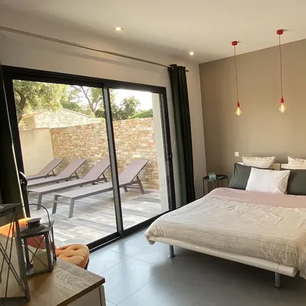 Rent this 5 bed house on 30400 Villeneuve-lès-Avignon