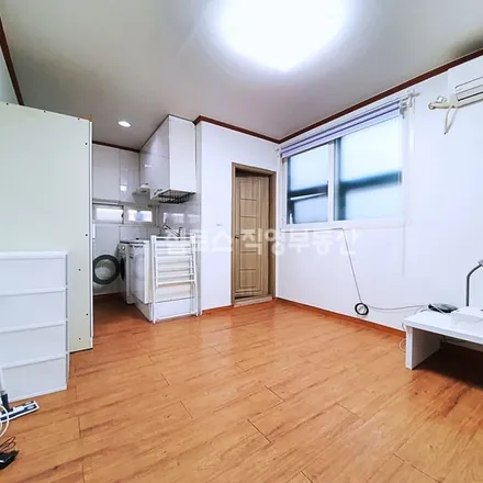 Rent this studio apartment on 서울특별시 관악구 봉천동 1598-5