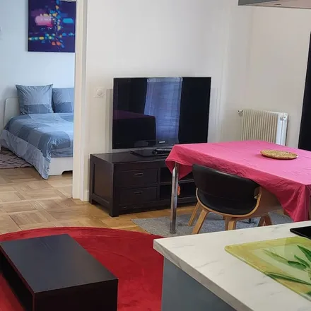 Rent this 2 bed apartment on 92700 Colombes