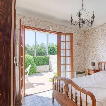 Rent this 2 bed apartment on Impasse de Provence in 83270 Saint-Cyr-sur-Mer, France