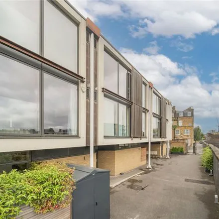 Rent this 2 bed apartment on Camden Road in London, NW1 0NS