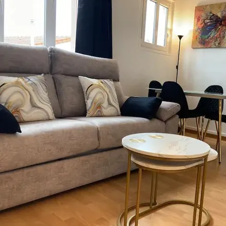 Rent this 1 bed apartment on 3;5 Rue Louis Girard in 92240 Malakoff, France