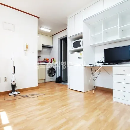 Rent this studio apartment on 서울특별시 관악구 봉천동 921-6