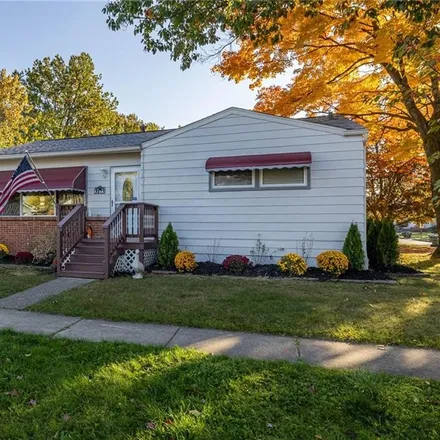 Buy this 3 bed house on 3173 Kilarney Street in Cuyahoga Falls, OH 44221