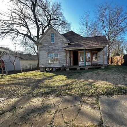 Buy this 2 bed house on 453 West 7th Street in Bonham, TX 75418