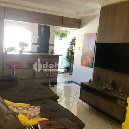 Buy this 3 bed apartment on unnamed road in Tabajaras, Uberlândia - MG