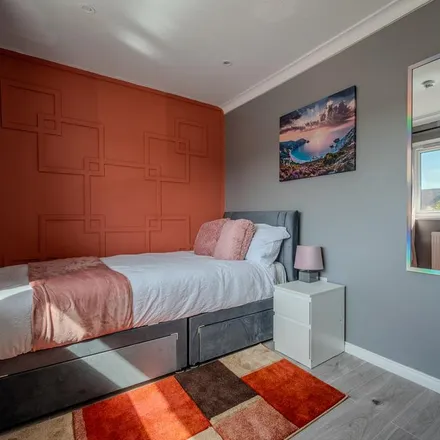 Rent this 1 bed room on Dencourt Crescent in Vange, SS14 1SP