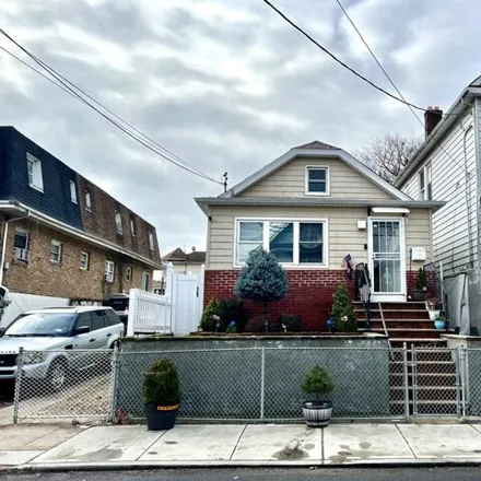 Buy this 3 bed house on 14 Innis Street in New York, NY 10302
