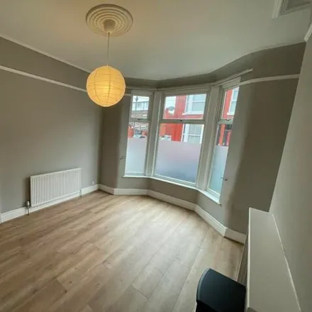 Image 4 - Fallowfield Road, Liverpool, L15 5BN, United Kingdom - Townhouse for sale
