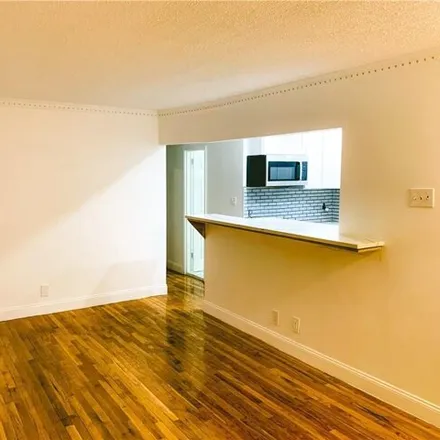 Image 9 - 10009 Avenue L, New York, NY 11236, USA - House for sale