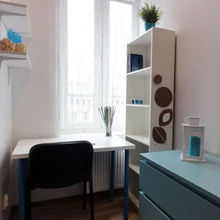 Rent this 5 bed room on Zacisze 12 in 90-226 Łódź, Poland