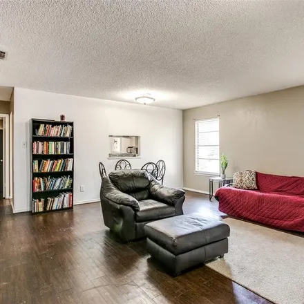 Image 3 - 2405 Woodmont Trail, Fort Worth, TX 76133, USA - Duplex for sale