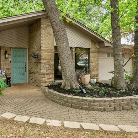 Image 2 - 2079 Tanglewood Drive, Grapevine, TX 76051, USA - House for sale