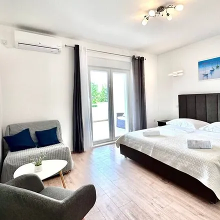 Rent this 5 bed duplex on 21310 Grad Omiš