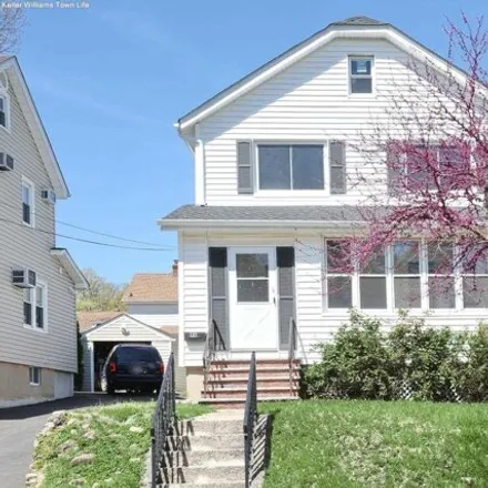 Rent this 3 bed house on 54 Windsor Road in Oradell, Bergen County