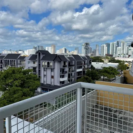 Image 3 - 900 Southwest 8th Street, Latin Quarter, Miami, FL 33130, USA - Apartment for rent