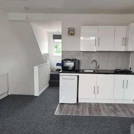 Rent this studio apartment on Buxton Road in Luton, LU1 1RE