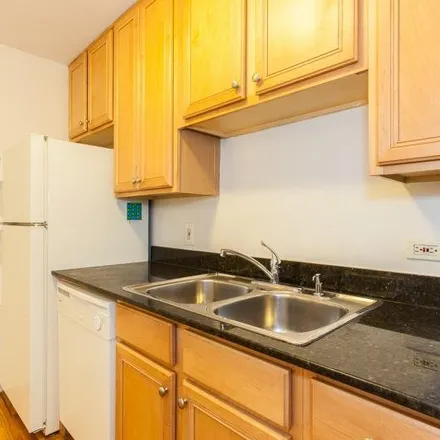 Image 2 - 4600 North Clarendon Avenue - Apartment for rent