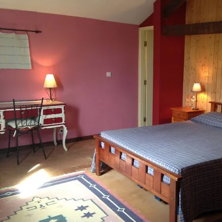 Rent this 4 bed house on Rua Professor Alípio Portugal in 3870-173 Murtosa, Portugal
