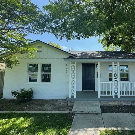 Buy this 2 bed house on 1910 E Street in Merced, CA 95340