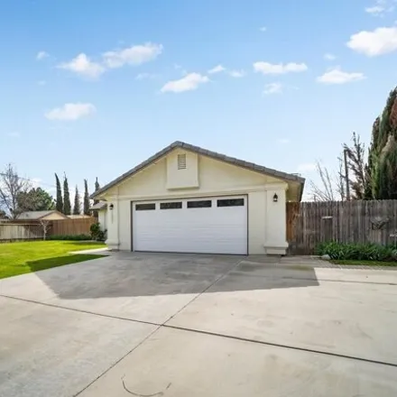 Image 3 - 2301 June Ave, Bakersfield, California, 93304 - House for sale