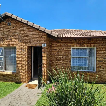 Rent this 2 bed townhouse on Leaerskool Doctor Havinga in Andries Pretorius Street, Witpoortjie