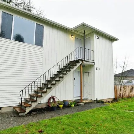 Buy this 12 bed house on 13205 Southeast Oatfield Road in Oregon City, OR 97222