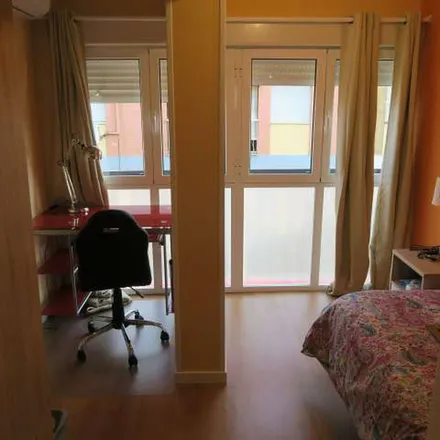 Image 2 - Dia, Calle Aracena, 41080 Seville, Spain - Apartment for rent