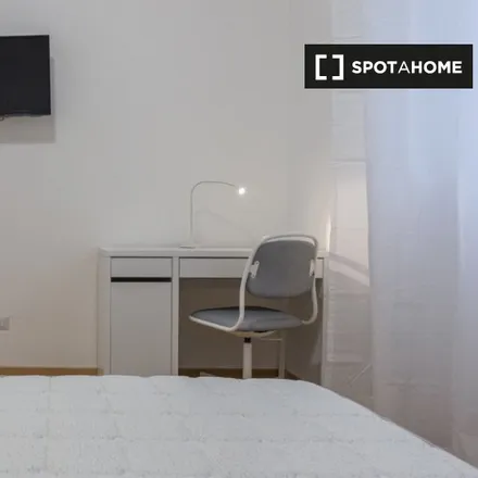 Image 2 - Coffee & Smoking, Viale Marche 40, 20159 Milan MI, Italy - Room for rent