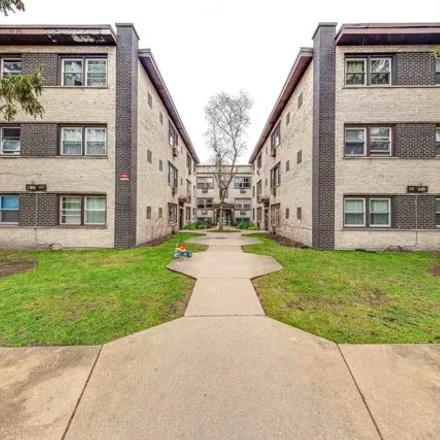 Buy this 2 bed condo on 1507-1511 West Birchwood Avenue in Chicago, IL 60626