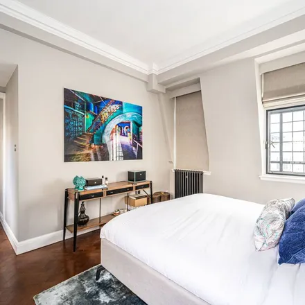 Rent this 2 bed apartment on Baker Street Station in Baker Street, London