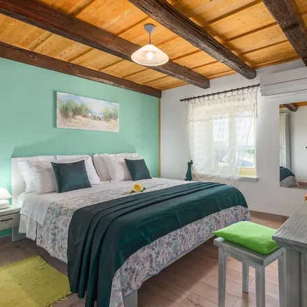 Rent this 3 bed house on 52460 Plovanija - Plovania