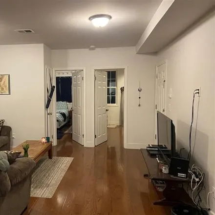 Image 3 - 139 New York Avenue, Jersey City, NJ 07307, USA - House for rent