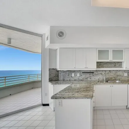 Image 5 - 1440 South Ocean Boulevard, Lauderdale-by-the-Sea, Broward County, FL 33062, USA - Condo for sale