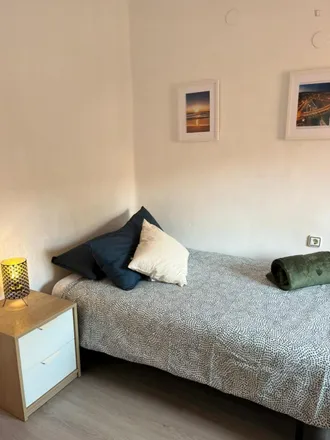 Rent this 3 bed room on Carrer de Méndez Núñez in 5, 46024 Valencia