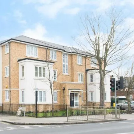 Rent this 2 bed apartment on College Avenue in London, HA3 6EY